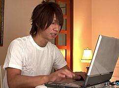 guy chats her online then eats pussy while fingering deep