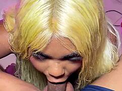 la pequeñita hermanastra rubia me monta el bbc... uff