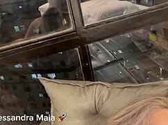 Queremos transar mais olhando aquela vizinha exibida pelada na janela dele