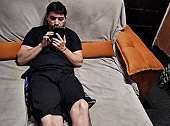 madrasta finge desinteresse mas espiona enteado gostoso ate conseguir o que quer