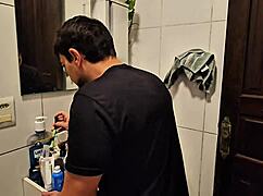 madrasta finge desinteresse mas espiona enteado gostoso ate conseguir o que quer