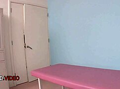 Kyoka Mizusawa's stockings hide her blowjob hunger in teasing POV