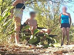 sexy amateurs flash natural tits at outdoor public picnic