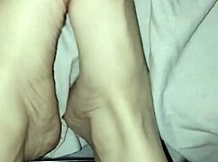 Gretala's bare natural feet look so tempting 😍👣