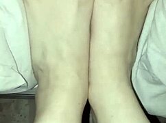 Gretala's bare natural feet look so tempting 😍👣