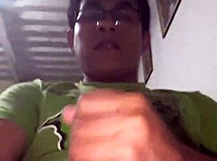 Rica paja en mi sala unloads huge cumshot!!