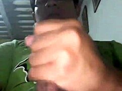 Rica paja en mi sala unloads huge cumshot!!