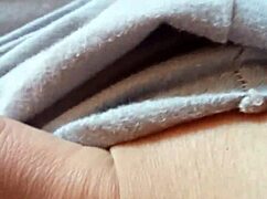 si tocca in pigiama... oh man she cums so hard in her pj's 😩💦