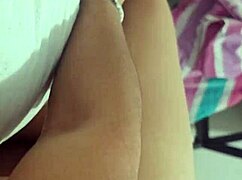 amiga me encanta masturbar la verga rica de mi vecino joven en casa