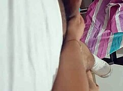 amiga me encanta masturbar la verga rica de mi vecino joven en casa