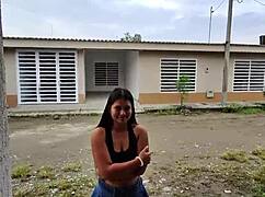 party girl waits for uber after fiesta i convince her to come back to my place 😏🍑