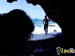 Leslie Fox craves her double penetration!