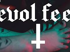 girls crave wet pussy licking feet toes over cock every time! 👅👣💦