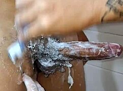 minha amiga só tira a virgindade dele raspando todo pelo do pau na depilação, ele tentou me comer peludo