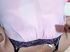 madrastra se calienta con dildo en yoga caliente y sola