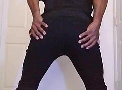 Join this 7-minute ass stretching workout session for flexible exercise gains