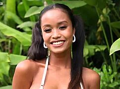 putri cinta bares her nude pussy in indonesian pool paddling