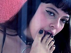 i love saliva dripping between my toes while you gag