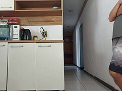 quer ver eu transando com o amigo do meu marido no banheiro enquanto ele tomava banho?