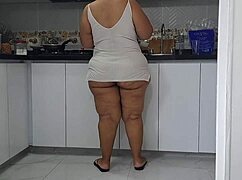 i'm jerking off to stepmom's fat ass in kitchen ughh!! 🍑