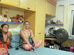 Querem ver eu e minha amiga lesbica fodendo loucamente enquanto o marido sai? Video completo no red