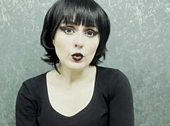 Horny Goth Mavis Dracula Begs You to Pound Her Pink Pussy and Cum on Feet