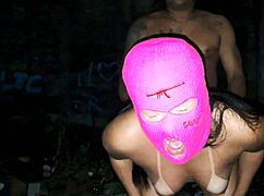 Comendo o cuzinho da minha namorada no terreno baldio