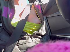 italian big tits milf flashes juicy nipples while driving
