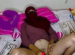 Istri muslim berhijab ngentot dengan ayah tirinya in homemade sex