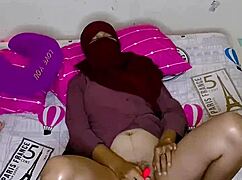 Istri muslim berhijab ngentot dengan ayah tirinya in homemade sex