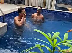 Tres machos se pagando no motel