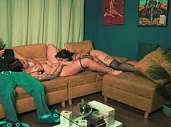 Mi hermanastra puta eats my wife