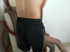 encontro a mi hermanastra viendo porno y tocandose hasta que follamos