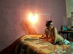 Espa�ola cahonda se hace una paja