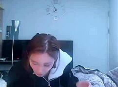 Coreana shows panties in live stream