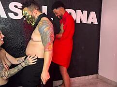 Festa de halloween da putaria uma suruba gostosa entre casais chupando gostoso a buceta molhada a piroca grossa quase gozando gostoso nas safadas