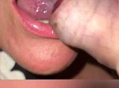 Llename la boca de leche
