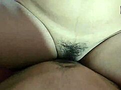 caliente pov cogida con coño peludo chaparra cachonda recibe verga después de salir de clases 🔥🍆