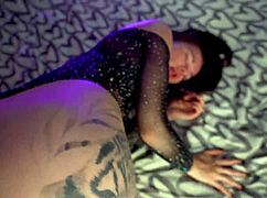 Tattooed big boobs babe got her pussy destroyed raw on the bed